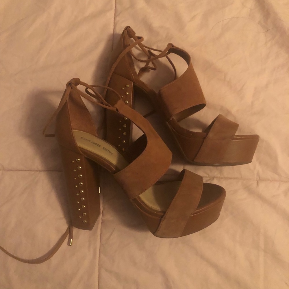 Gianni Bini Nude Leather Heels